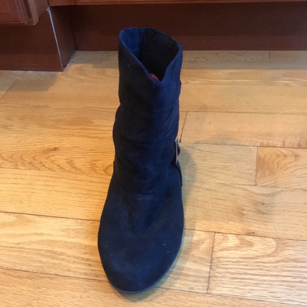 Boots - Picture 3 of 8